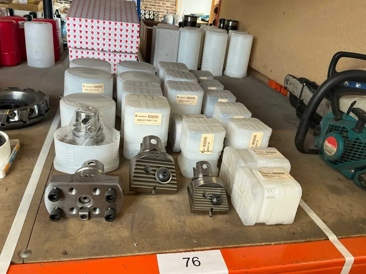 Kennametal-Charge verschiedener KM63-Bilder