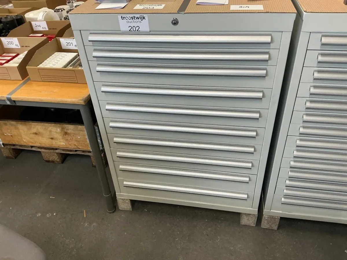 Geräteschrank mit 10 Schubladen