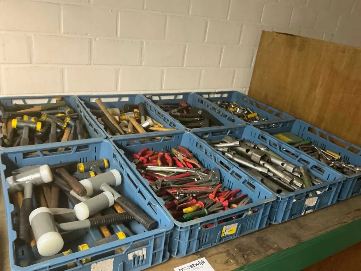 Charge verschiedener Handwerkzeuge