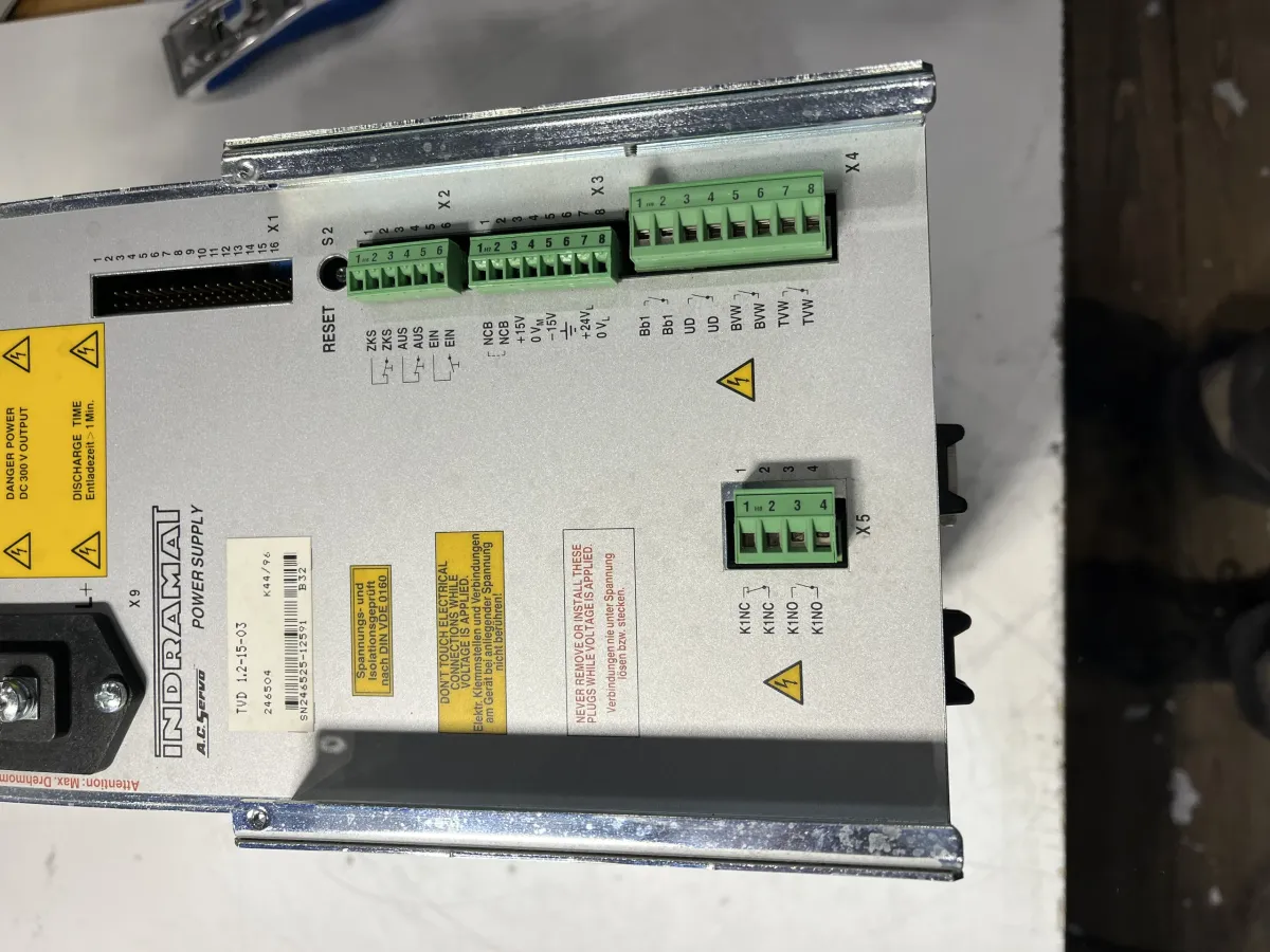 Indramat TDM 1.2-100-300-W1-000 MOD1/1X215-547