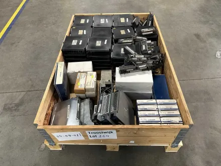 Telemecanique – Charge von Elektronik / Automatisierung: SPS-Module, Klemmenblöcke und Steuerkompone – RESALE