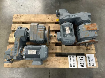 SEW-Eurodrive - RF77 VU11/H DRN90L4 - 2x Schaltmotor 1,5 kW – RESALE