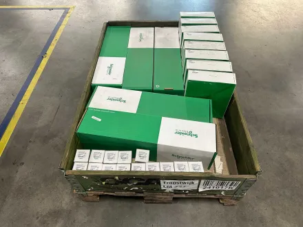 Schneider Electric – Charge von Elektronik: Komponenten für industrielle Automatisierung – RESALE