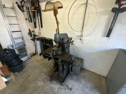 Friedrich Deckel FP1 beinhaltet einen passenden Werkzeuggehäuse – Fräsmaschinen – RESALE