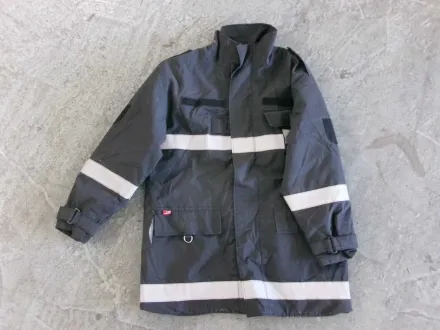 AT Feuerwehr Jacke, teils defekt (G3) (25x) – RESALE