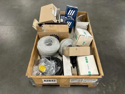 AGM, Marechal – Charge von Industriekabeln, Steckverbindern und Teilen – RESALE