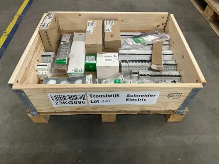Schneider Electric – Charge von Leistungsschaltern, Schaltmaterial, SPS-/I/O-Komponenten und Signalb – RESALE