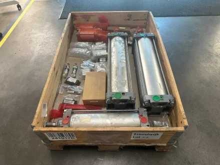Aventics – Charge von pneumatischen Zylindern, Ventilen und Teilen – RESALE