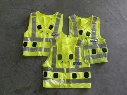 Brit. Police Signalweste, teils defekt (R10) (20x) – RESALE
