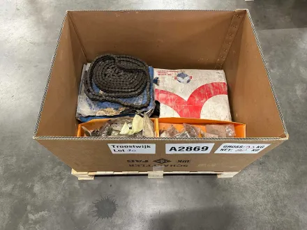 Charge von industriellen Rollenketten und Kettenteilen – RESALE