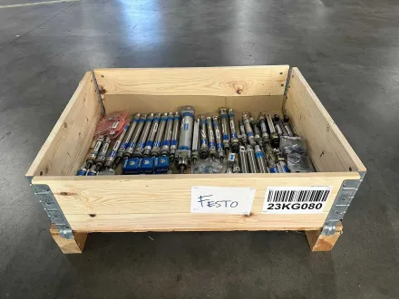 Festo – Charge von pneumatischen Zylindern und Zubehör – RESALE