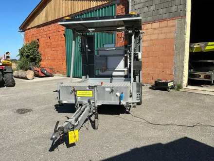 2015 Nissen WLA A2N Autoanhänger mit aufgebautem Verkehrsleitsystem – RESALE