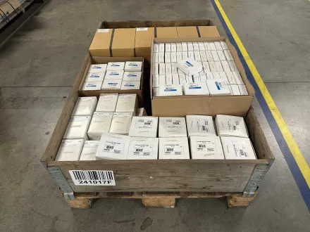 Omron – Charge von Elektronik- und Industriecodern, Fasereinheiten, Hilfskontakten und Netzreaktoren – RESALE