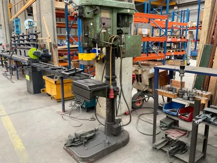1992 Promyslovy Kombinat Dacice SV32B Säulenbohrmaschine – RESALE