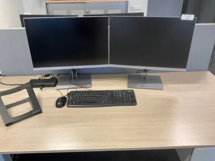 HP Elite E243i Monitor (2x) – RESALE