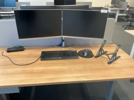 HP Elite E243i Monitor (2x) – RESALE