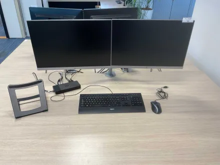 HP Elite E243i Monitor (2x) – RESALE