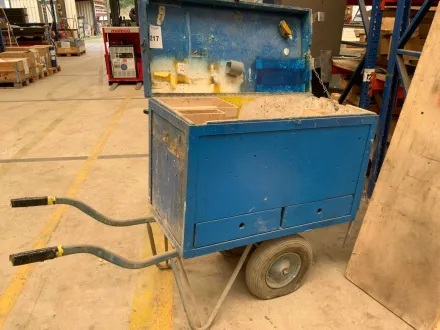 Werkzeugwagen – RESALE