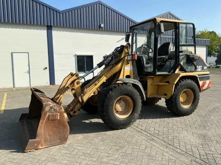2000 Raupe 908 Schaufel – RESALE