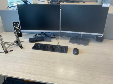 HP Elite E243i Monitor (2x) – RESALE
