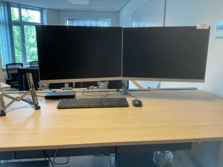 HP Elite E243i Monitor (2x) – RESALE