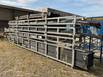 Böcke mit Profilen – RESALE
