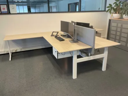 Ahrend Duo Sitz-Steh-Schreibtisch mit 2 separaten Schreibtischen – RESALE