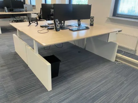 Ahrend Sitz-Steh-Schreibtisch – RESALE