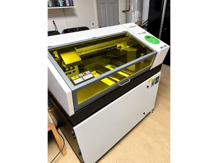 Roland VersaUV LEF-12 Professioneller UV-Flachbettdrucker + BOFA Extraktion + Zusätzlicher Druckkopf – RESALE