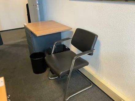 Schreibtisch mit Schränken – RESALE
