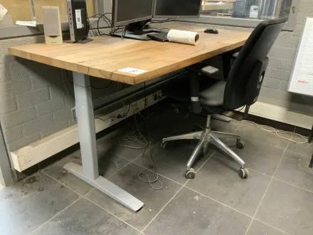 Schreibtisch mit Bürostuhl – RESALE