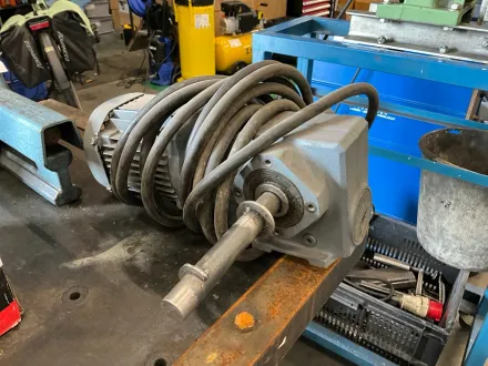 Vektor-Elektromotor mit Getriebe – RESALE
