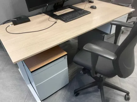 Ahrend Sitz-Steh-Schreibtisch – RESALE
