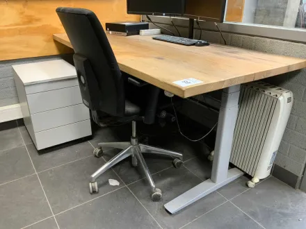 Schreibtisch mit Bürostuhl – RESALE