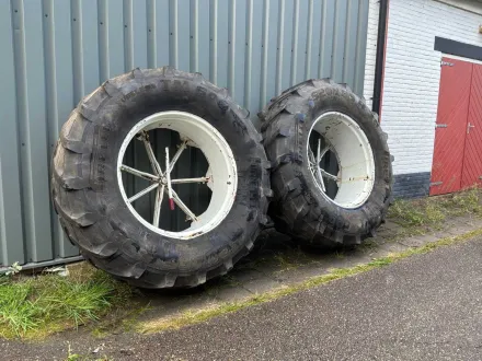 2007 Molcon Felge Pirelli Reifen TM 600 Satz aus zwei Teilen Reifen, Rad und Felge – RESALE