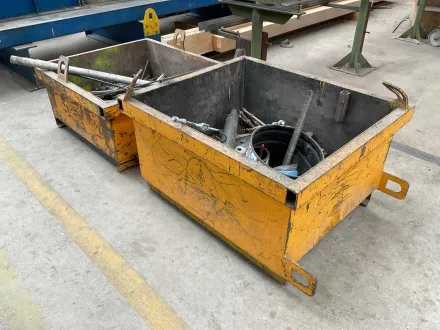 Lagerkiste mit Schrotteisen (2x) – RESALE