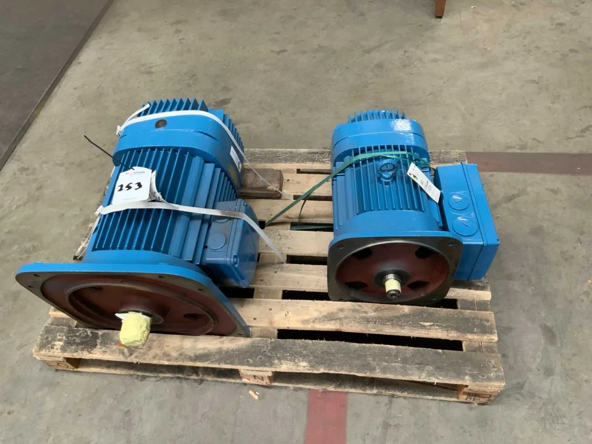 Mannesmann Hall Kranmotor (2x)