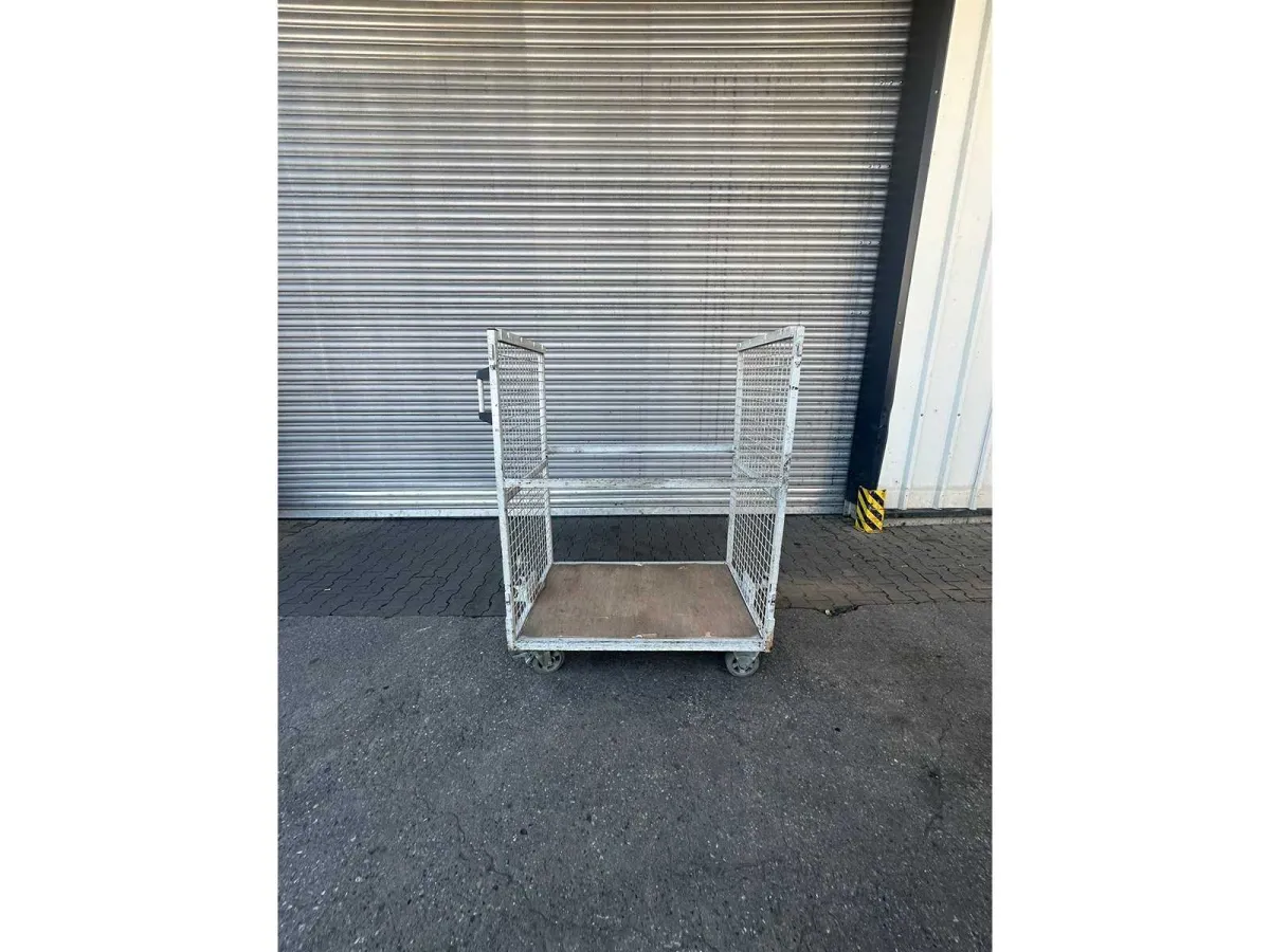2 x Rollwagen mit 2 Ablagen und Rohrhalterung