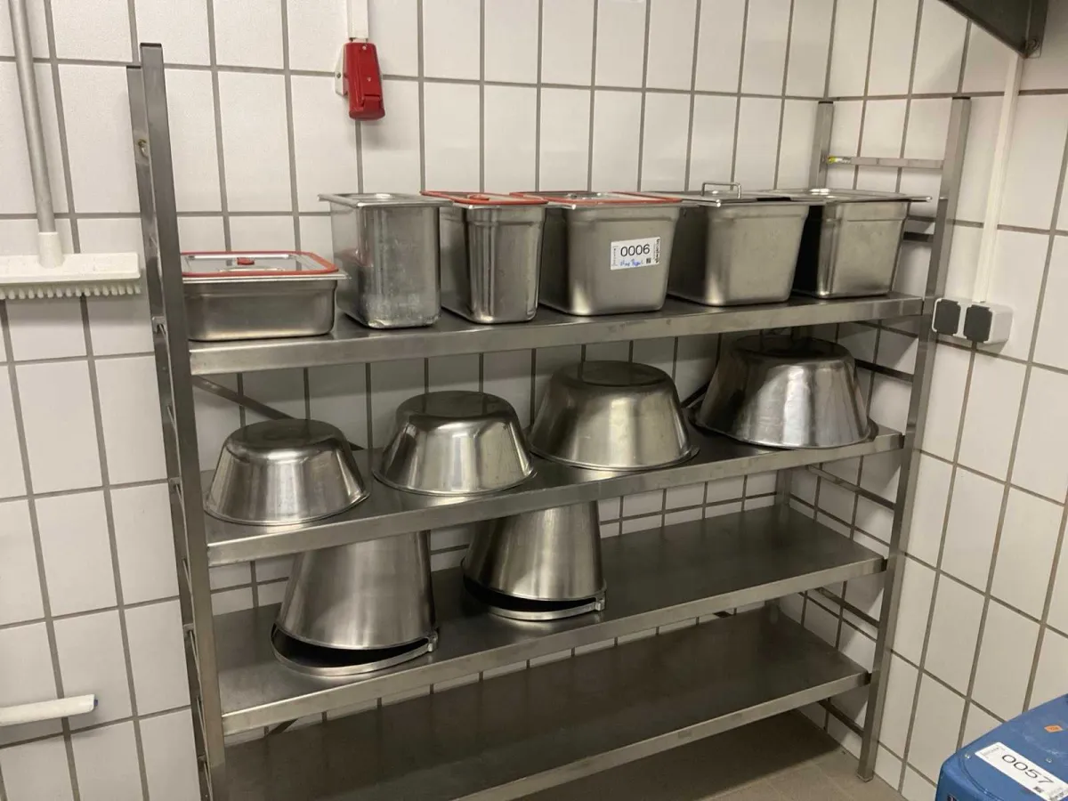 Sortiment Edelstahlbehälter