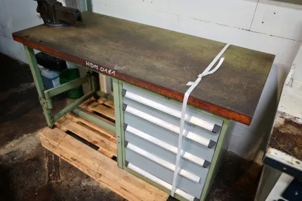 Werkbank mit Schraubstock Werkbank – RESALE
