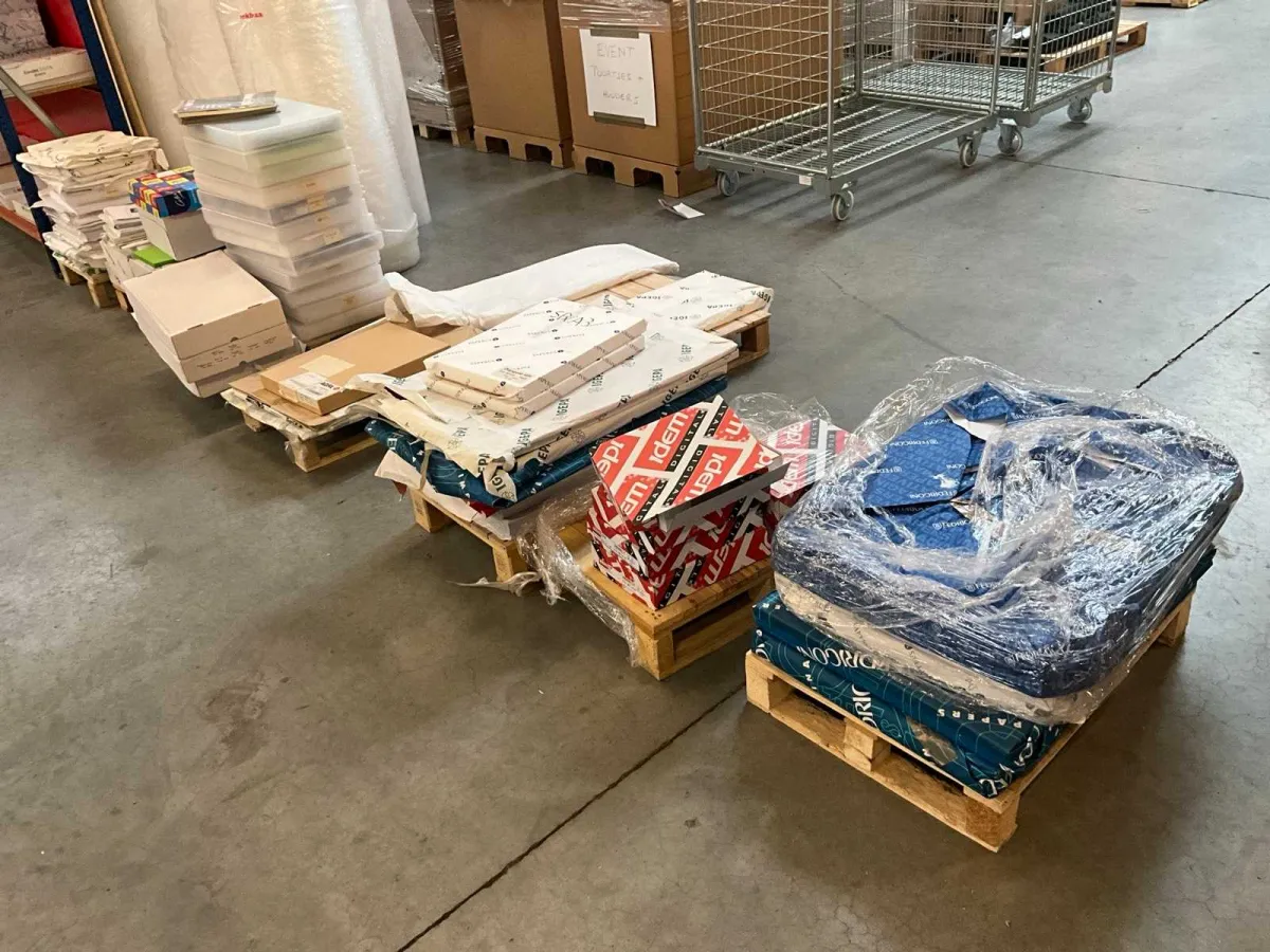 Kleine Mengen verschiedener Druckmaterialien