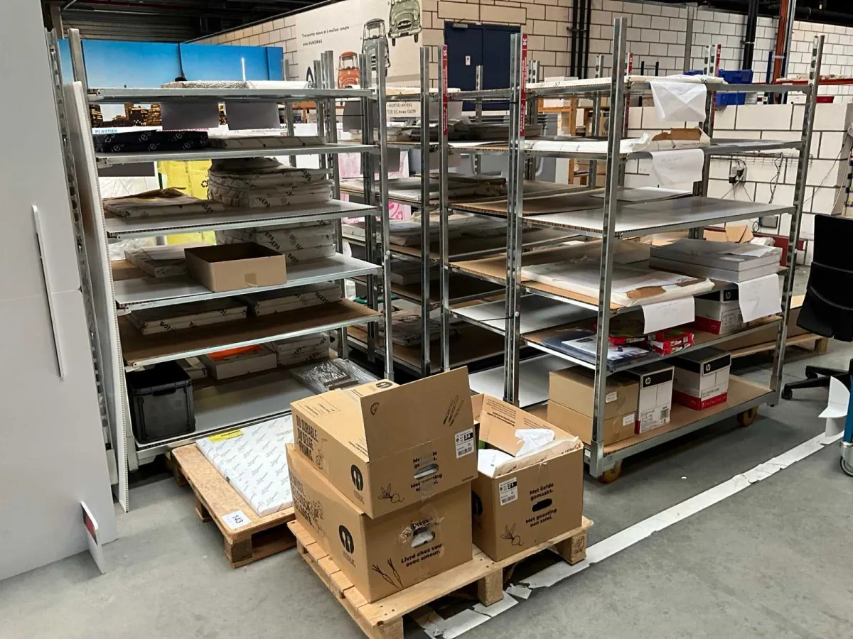 Kleine Mengen verschiedener Druckmaterialien