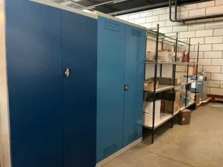 Verschiedene 2-Tür-Aktenschränke (2x) – RESALE