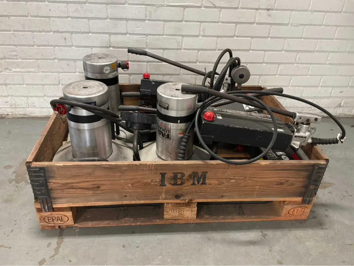 Lukas Hydraulik LZM 63/200 hydraulische Hebeheber und Handpumpen
