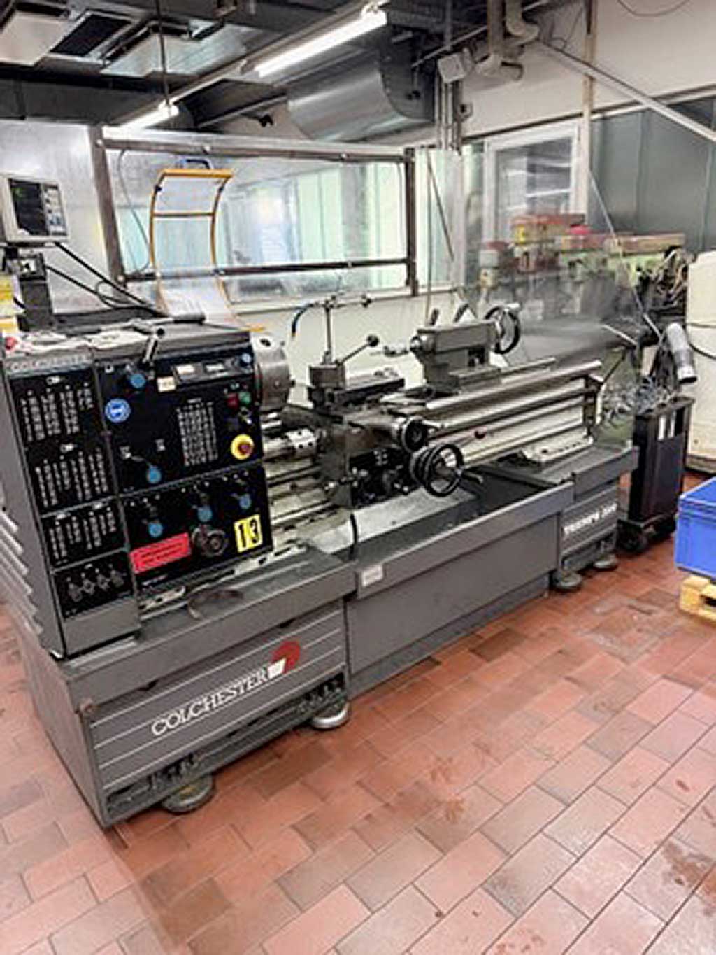 Colchester Triumph 2500 Leit- und Zugspindeldrehmaschine