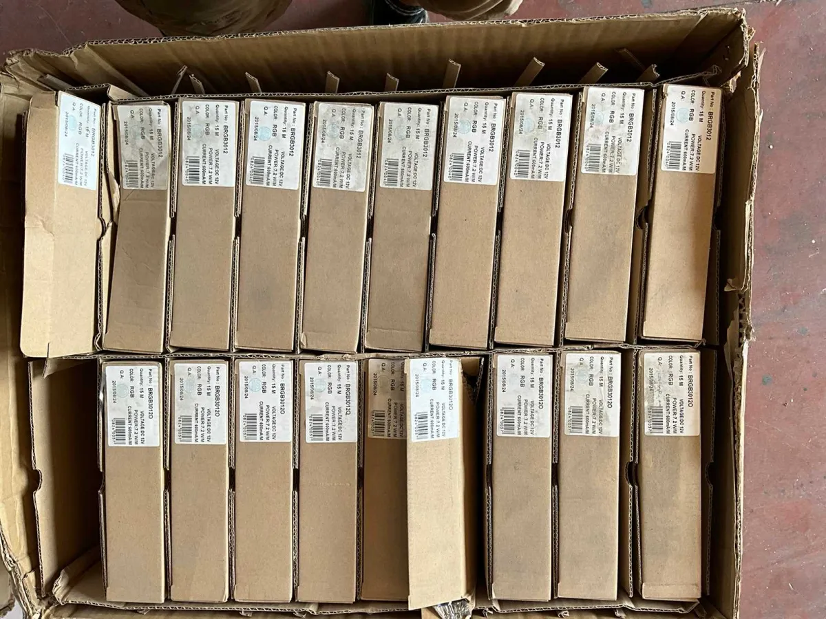 LED-Streifen: ca. 19 Boxen