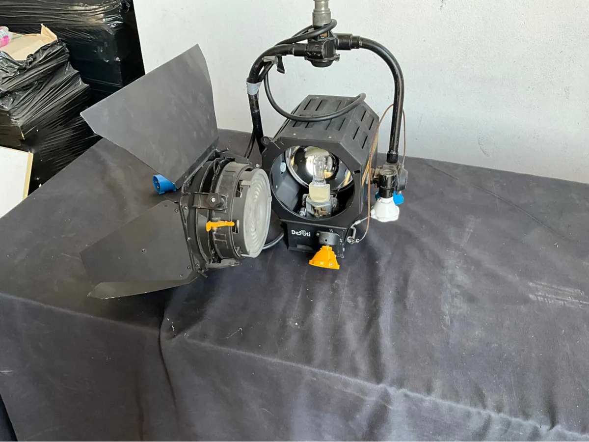 Desisti Fresnel 1000W Weitere Beleuchtungsgeräte etwa 4 Stück