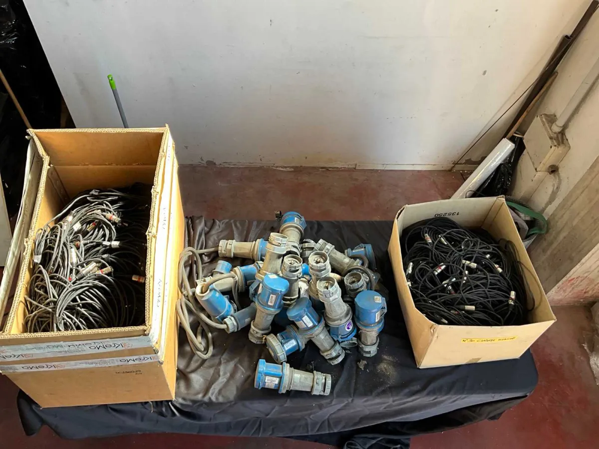 Kabel DMX und 63A Einphasenkabel