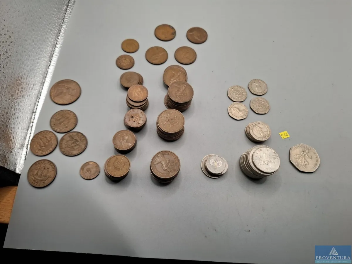 Umlaufmünzen England 4.705 Pfund + 4x 1/2 Penny 19