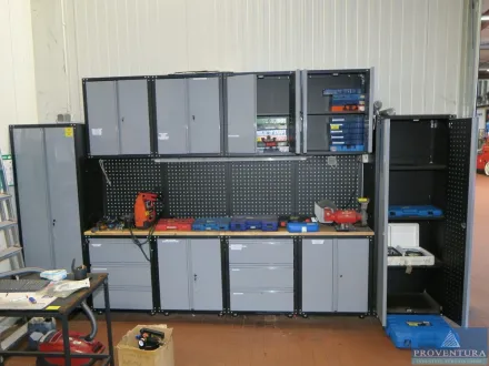 Werkbank mit Hängeschränken ca. 360x60x210cm(BxTxH – RESALE